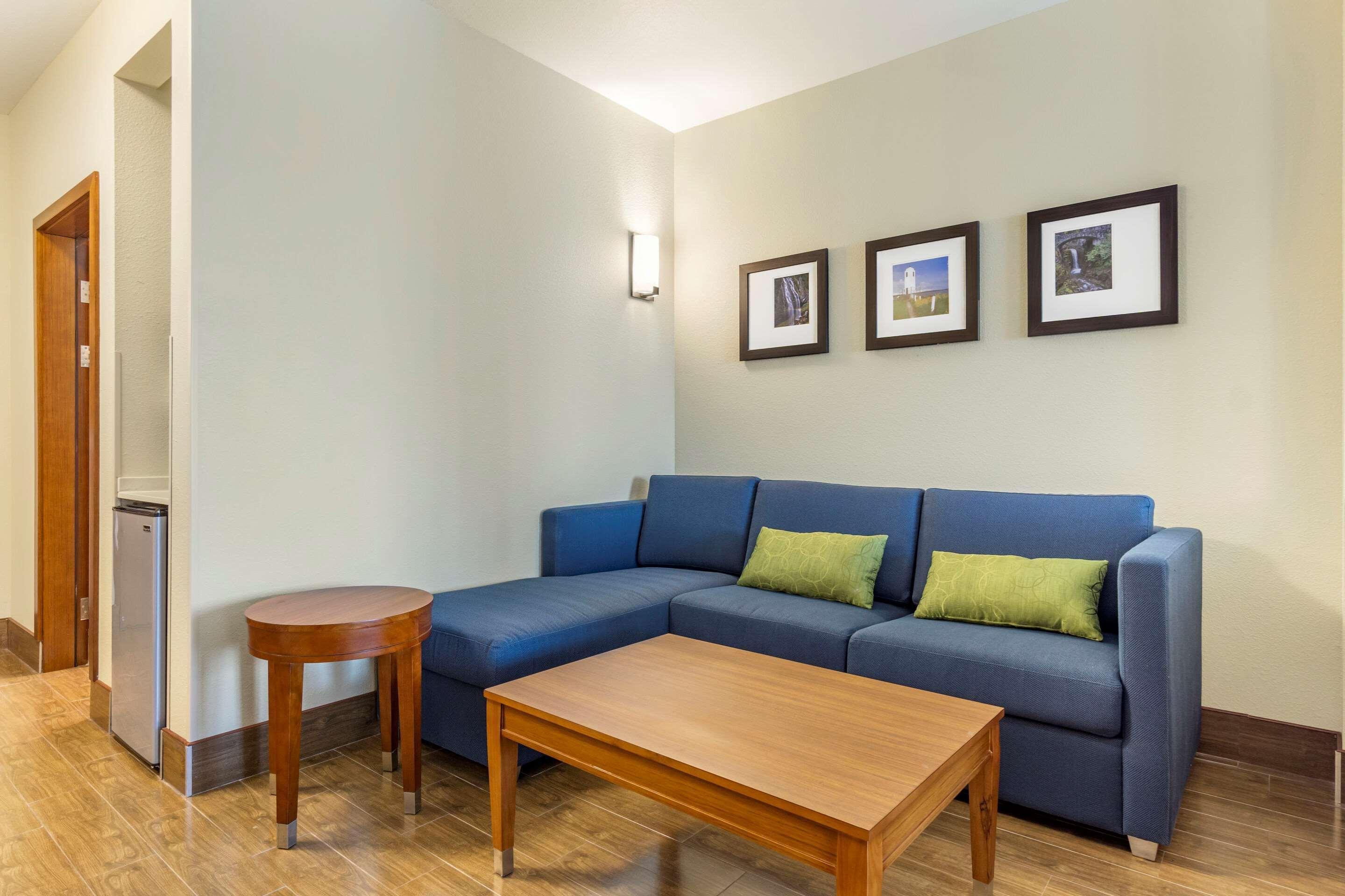 Comfort Inn & Suites Lakewood By Jblm Екстериор снимка