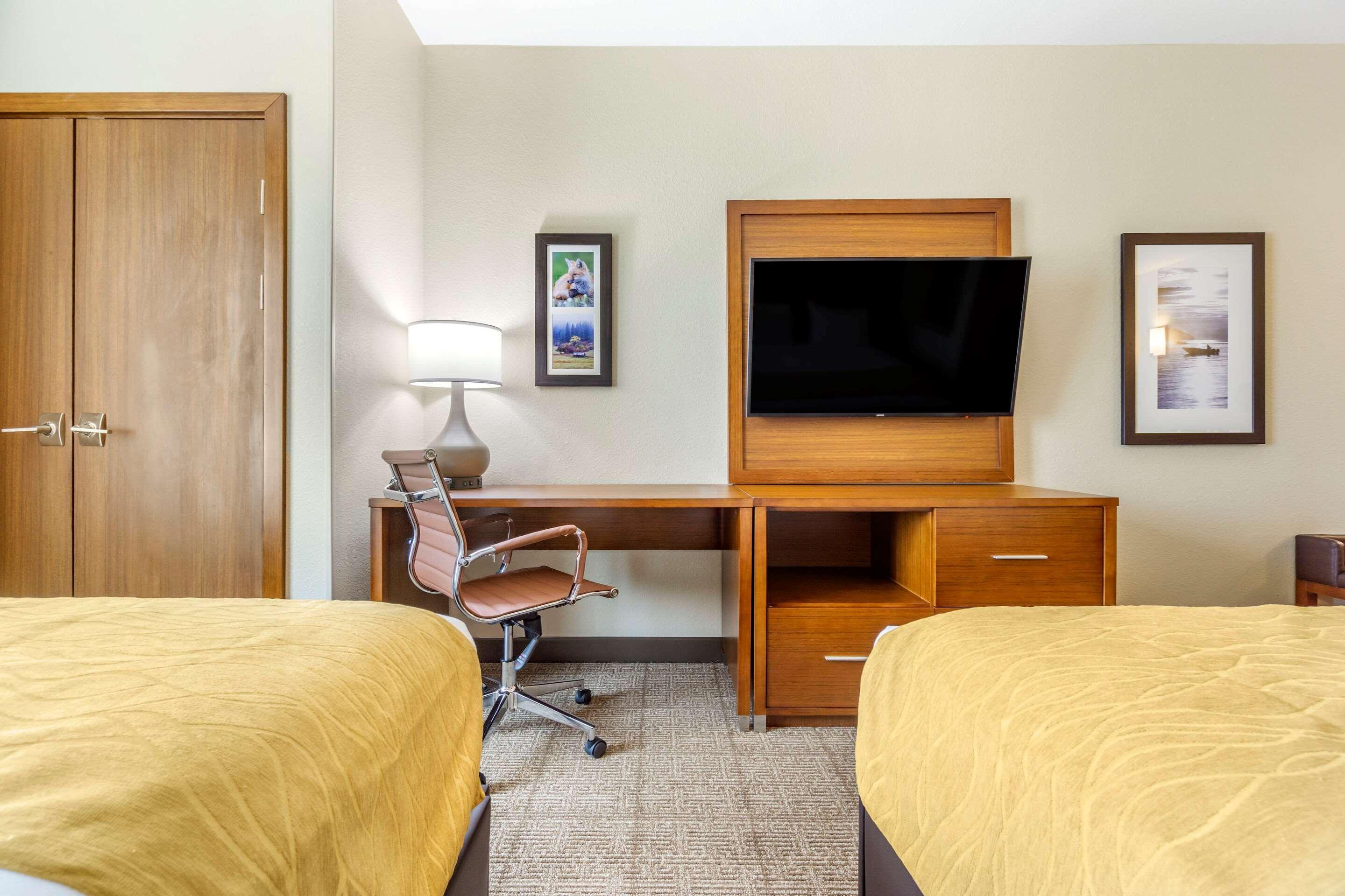 Comfort Inn & Suites Lakewood By Jblm Екстериор снимка