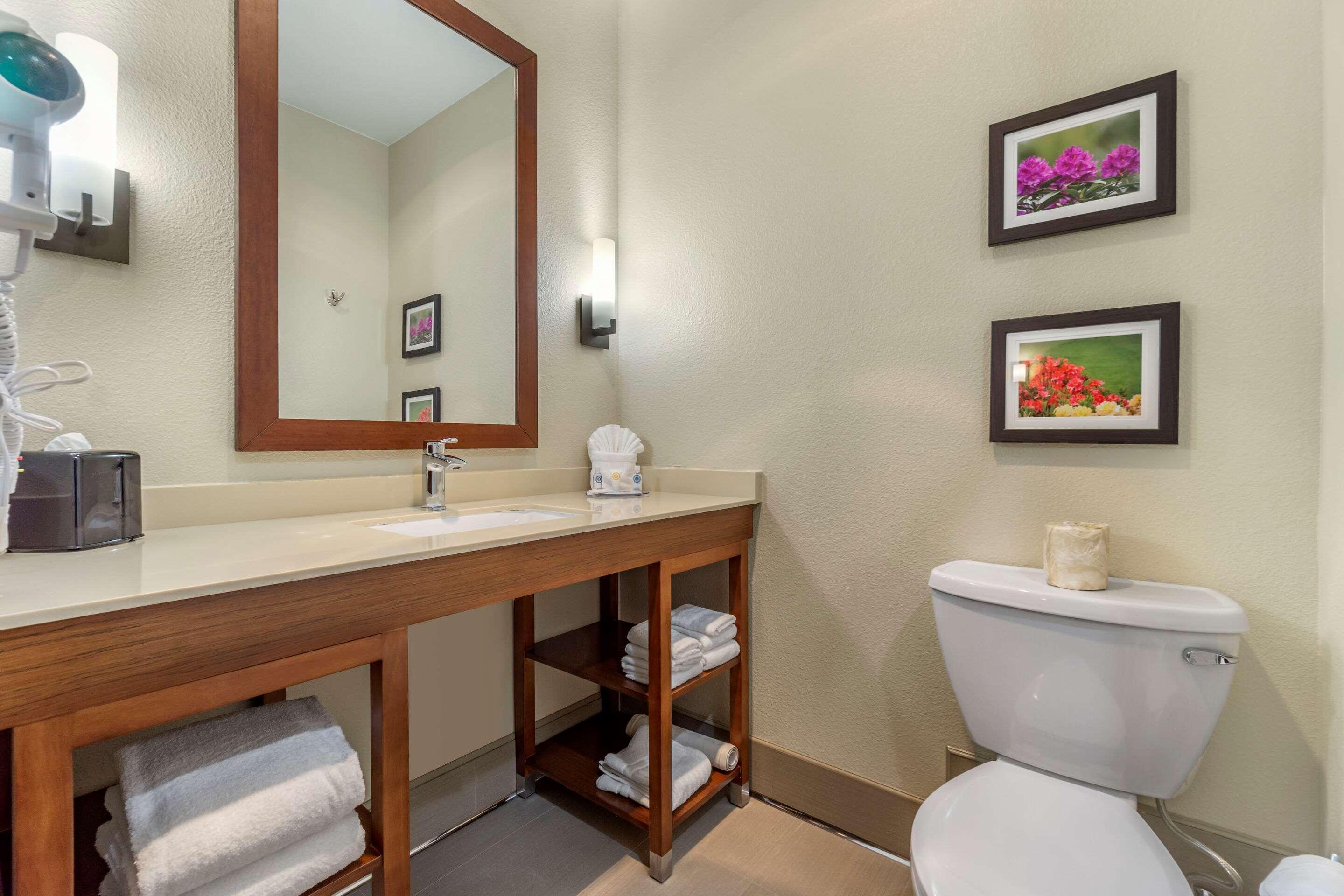 Comfort Inn & Suites Lakewood By Jblm Екстериор снимка