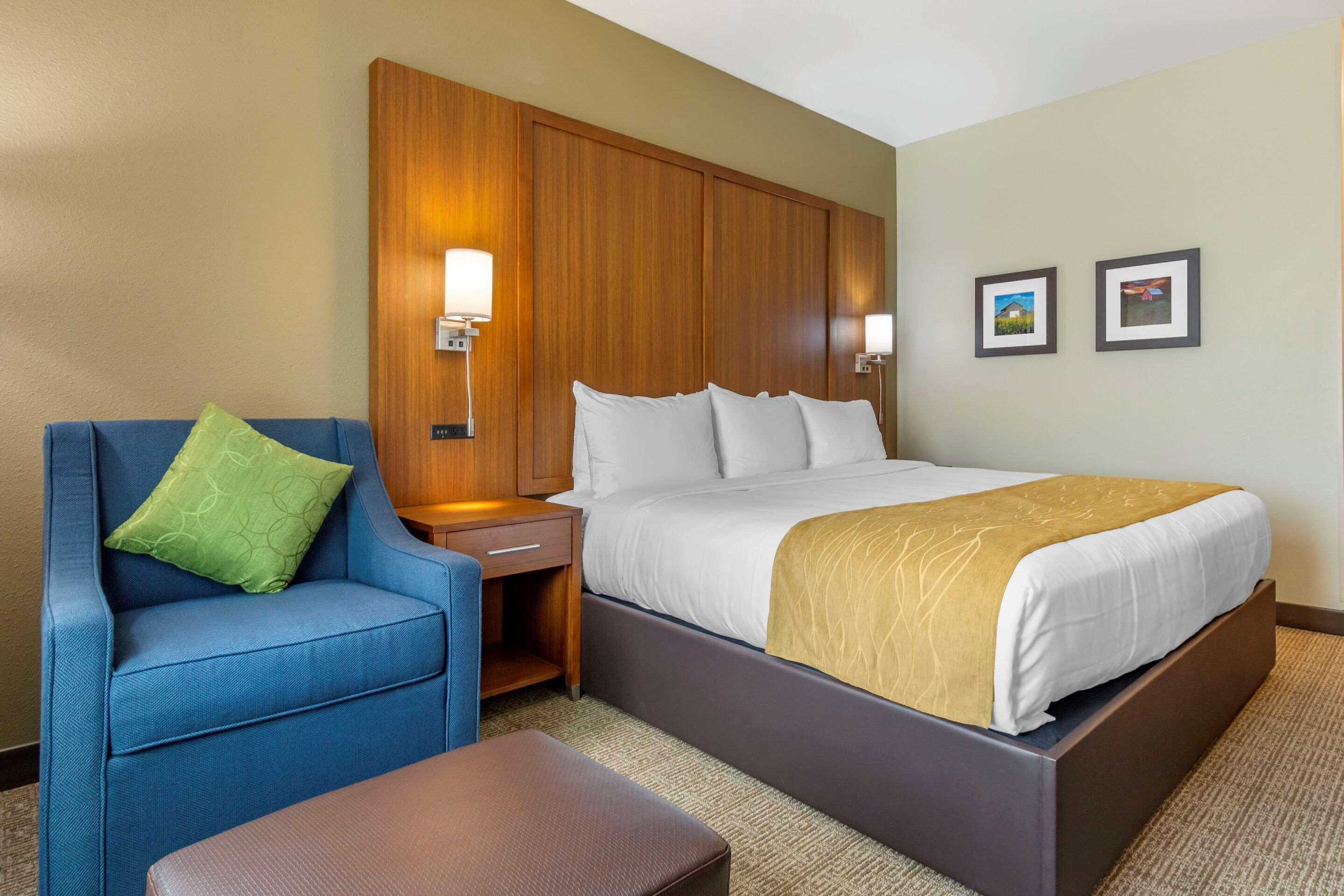 Comfort Inn & Suites Lakewood By Jblm Екстериор снимка