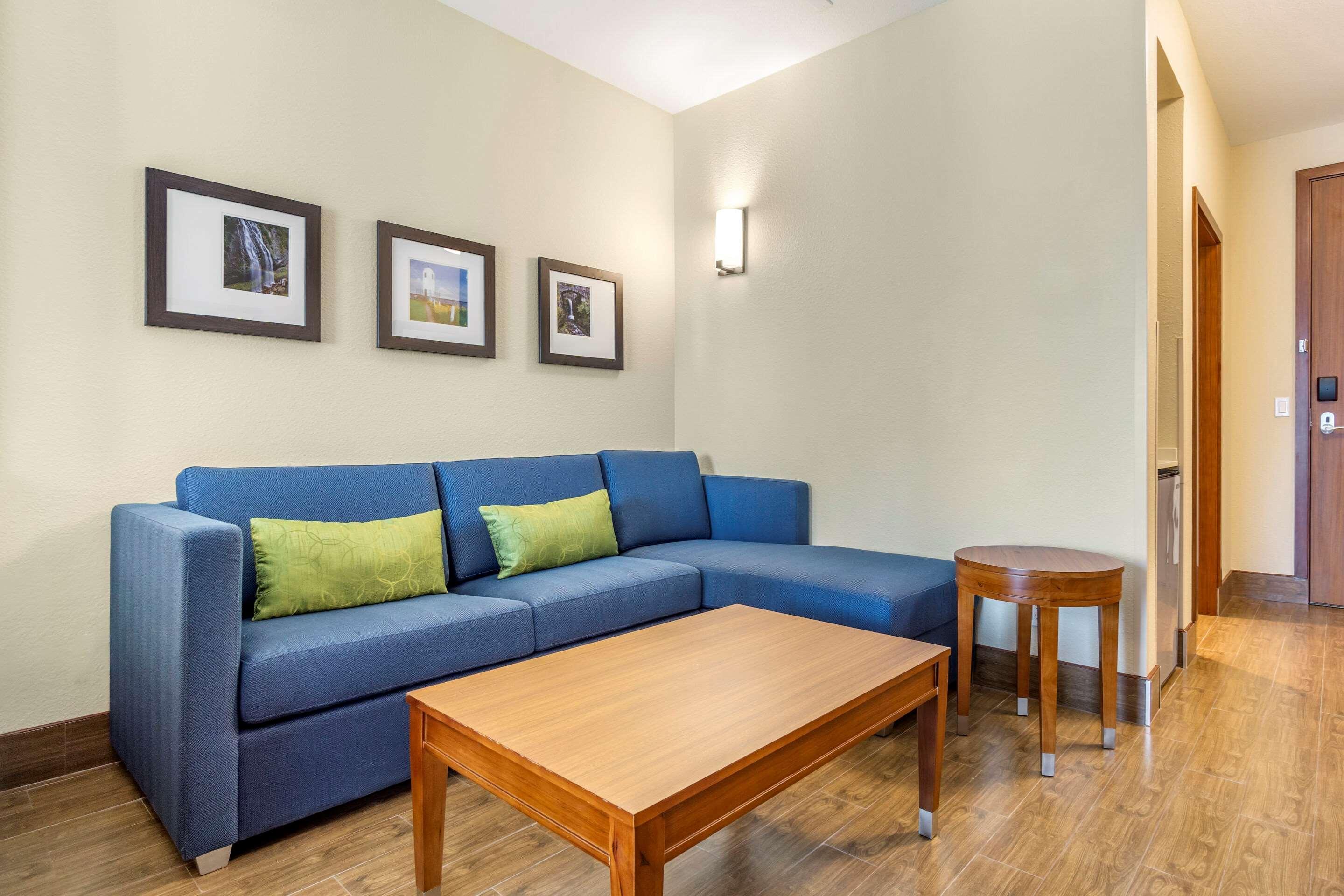 Comfort Inn & Suites Lakewood By Jblm Екстериор снимка